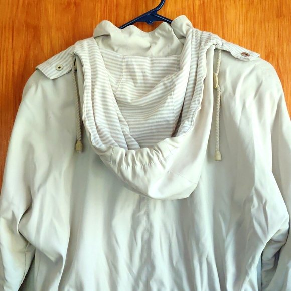 Light Jacket - Picture 8 of 14